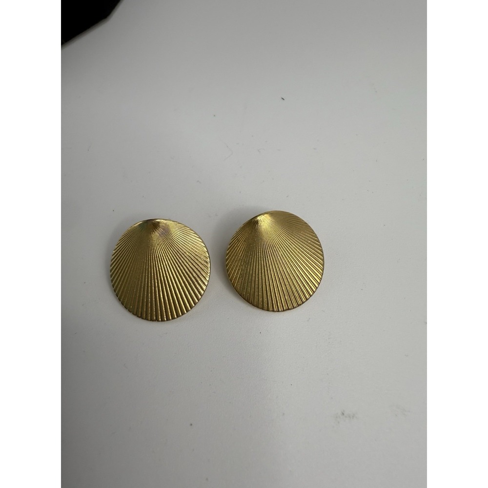 Signed Vintage Sarah Coventry Gold Shell Cone Stud Pierced Earrings 3/4"